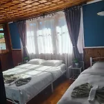 Old House - стара къща