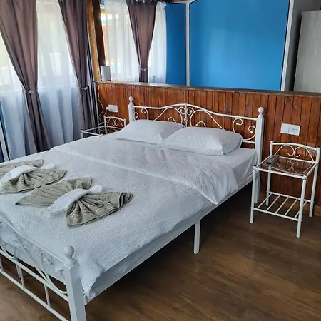 Old House - стара къща فيلة