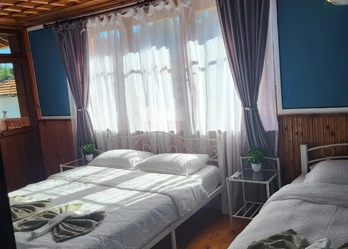 Old House - стара къща