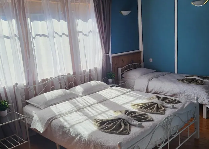 Old House - стара къща