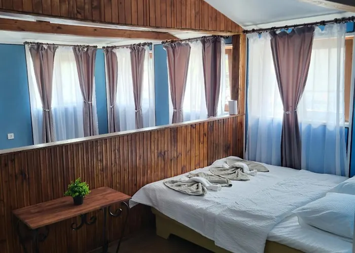 Old House - стара къща